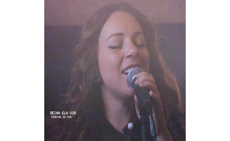 Com mistura de indie, rock e brasilidades, duo Teorias do Chá apresenta versão ao vivo de “Deixa Ela Vir”
