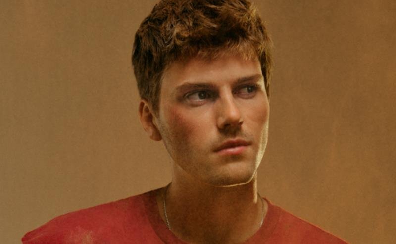 Ícone Pop Ruel Lança Seu Segundo Álbum Kicking My Feet